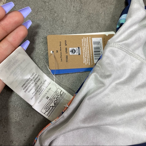 Patagonia Las Flores New Navy Bikini Top - Picture 5 of 7